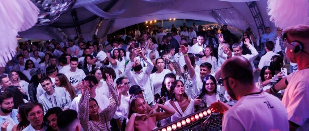 PLOMBIR White Night в Казани: летняя вечеринка у Волги 1 августа