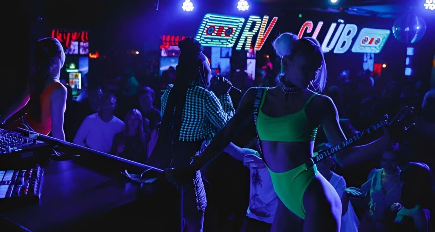 Обзор на RV Club в Казани. 15 фото