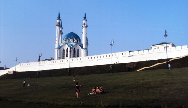 поляна перед Казанский Кремлем