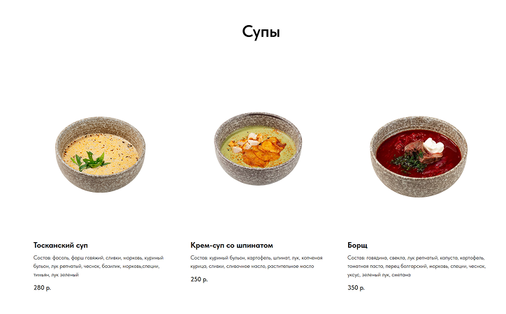 обеденный сет с мясным блюдом и овощами в кафе со стейками