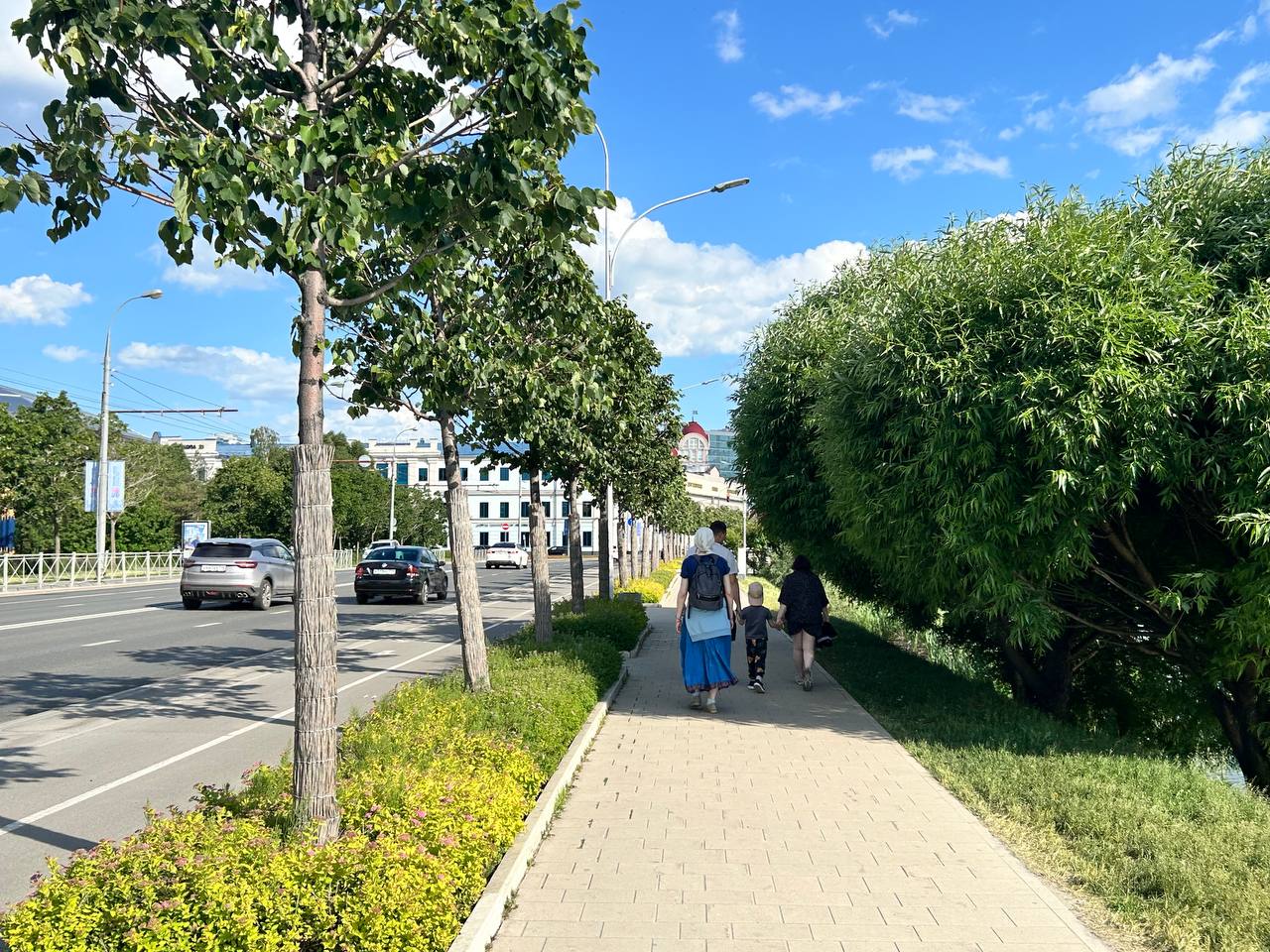 Велодорожка и пешеходная зона на набережной Кабана