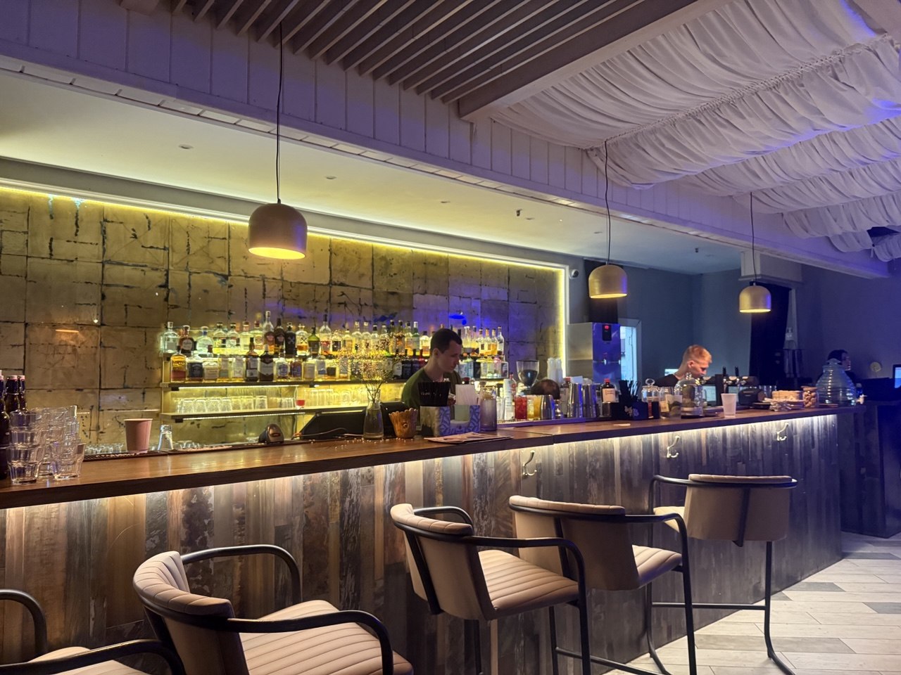1st Gallery Lounge — заведение с кухней в Казани