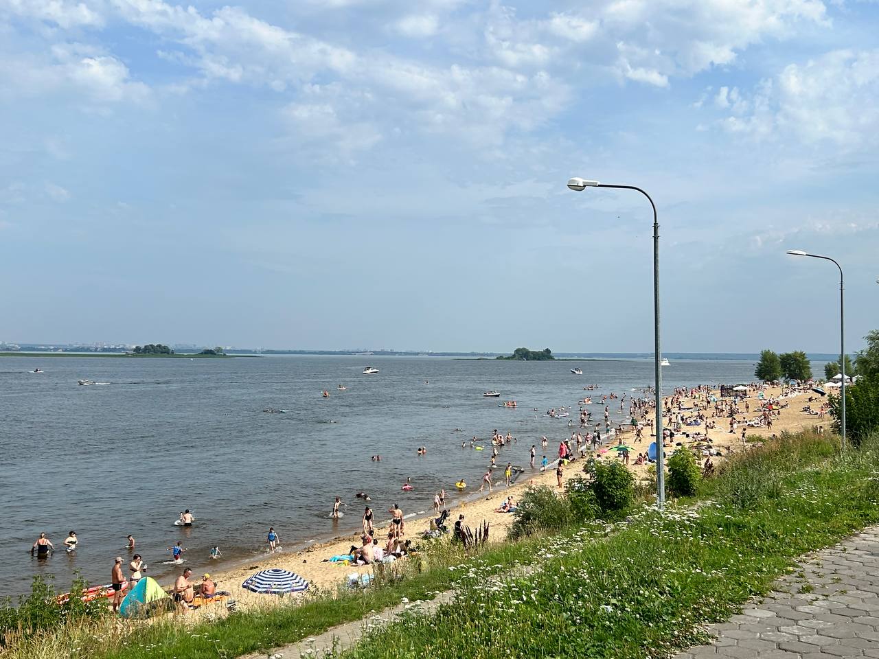 Пляж в Верхнем Услоне