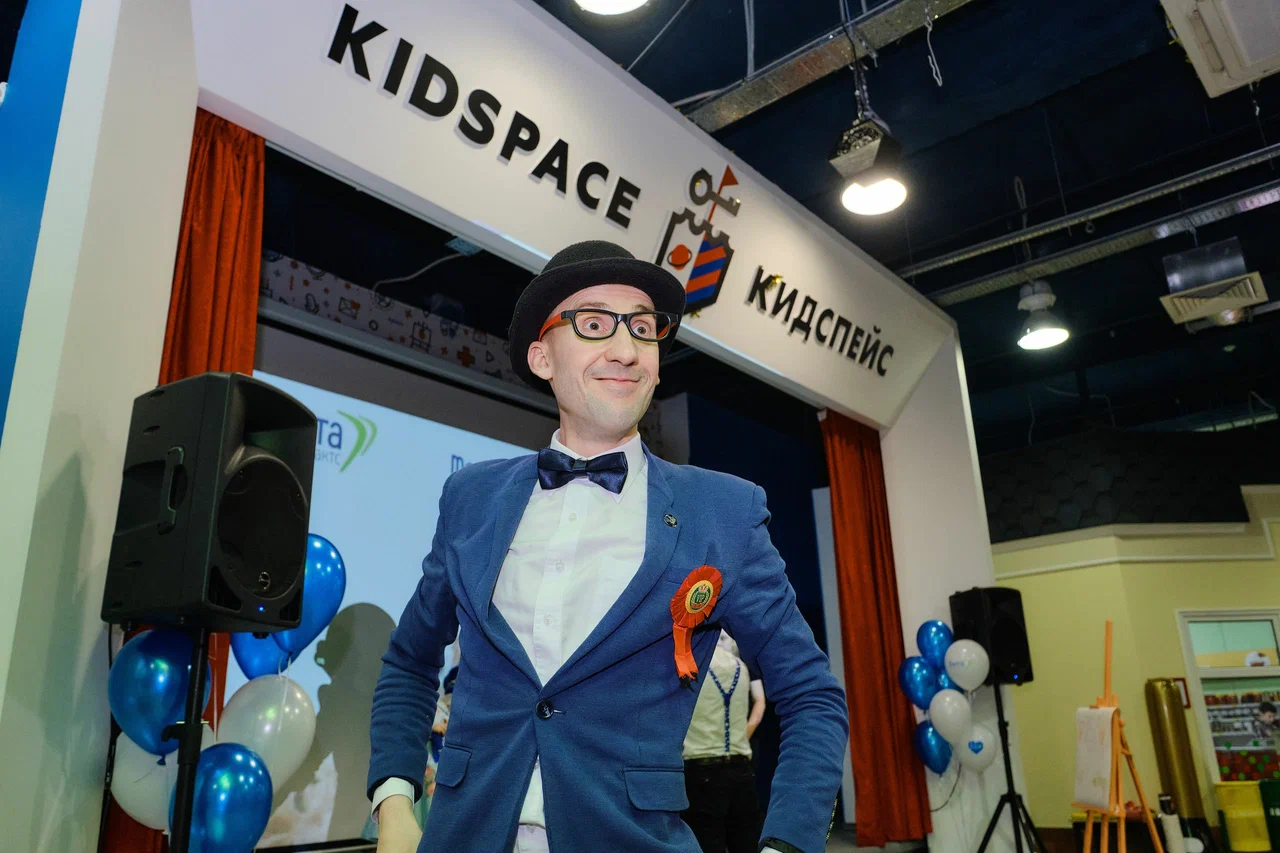 Интерактивные зоны в KidSpace - дети работают в аптеке, салоне красоты и других профессиях